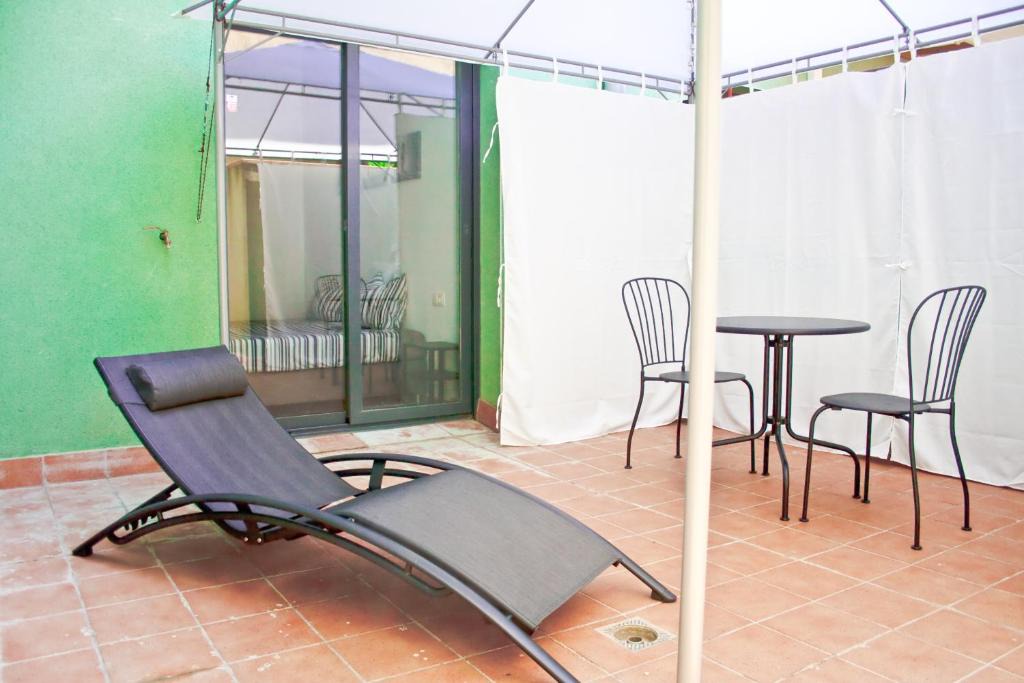 Vic - Remei Apartment | Urban Manesa city center apartment with private patio