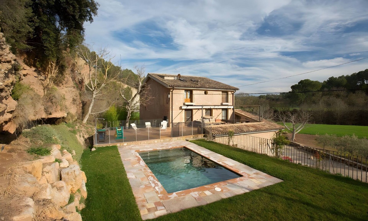 Jorba House | Vacation Home 'Masia Els Nocs' with Mountain Views, Wi-Fi, and Air Conditioning