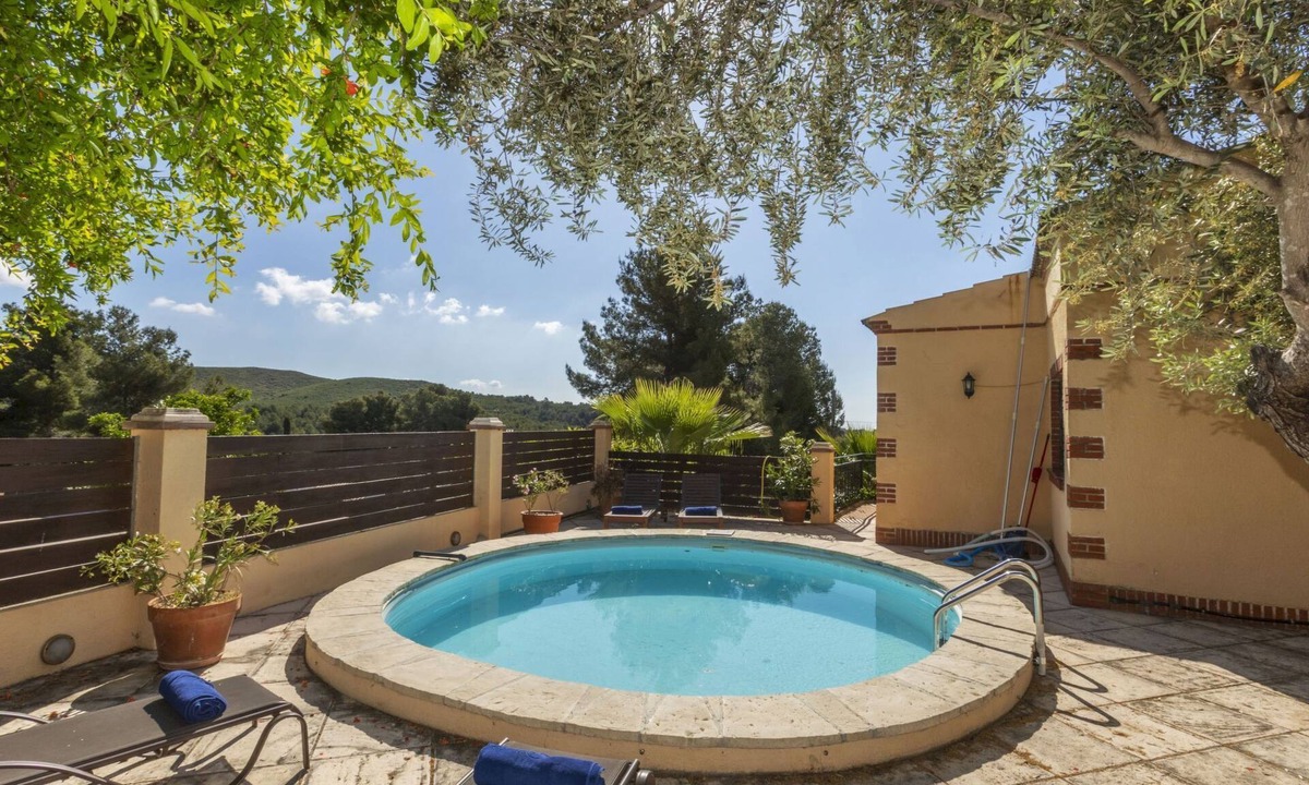 El Castell de Montornes House | Vacation home Rossi by Interhome