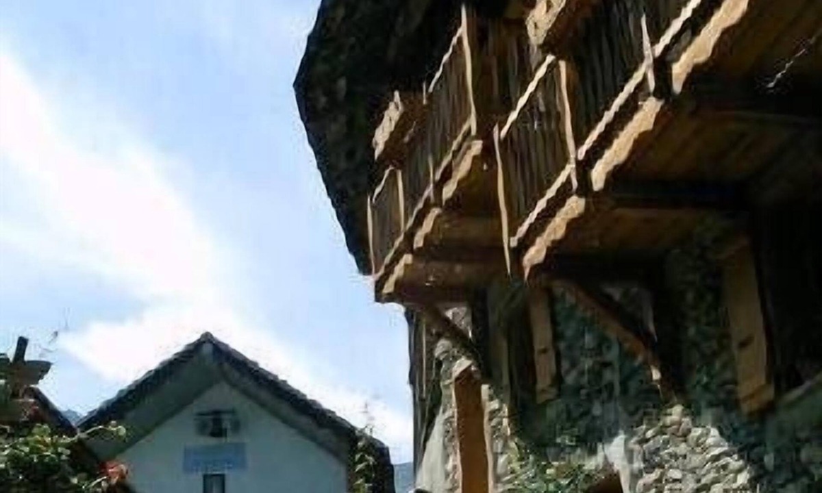 Valmorel Ski Chalet | Valmorel: relaxing beautiful barn character with fireplace stone + wood