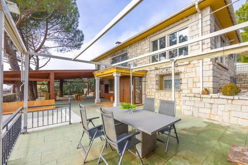 Venturada House | VentuRural -No es una Casa Rural Cualquiera-
