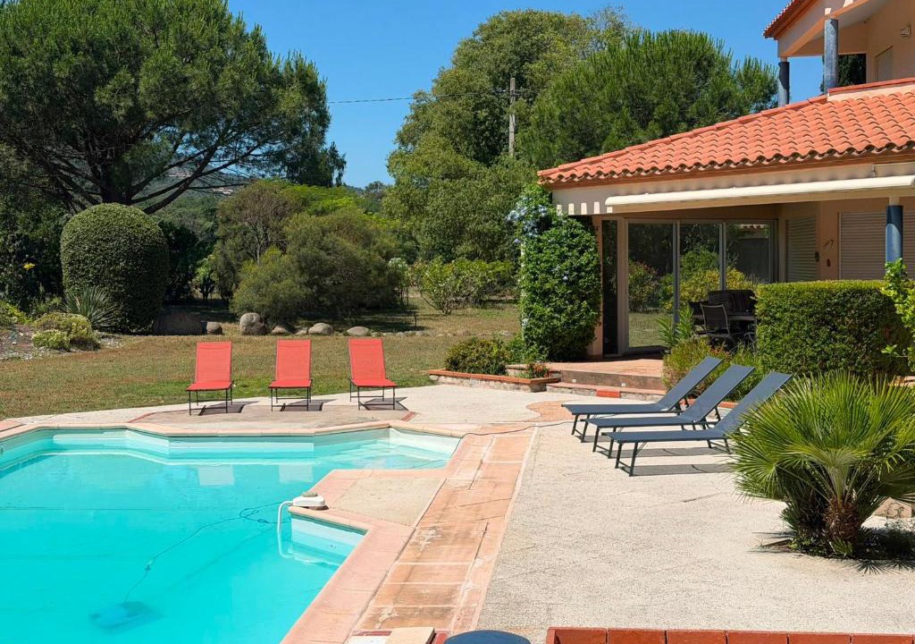 Laroque-des-Alberes House | Villa 4 Faces à Laroque-des-Albères avec Piscine et Terrasse - FR-1-732-67