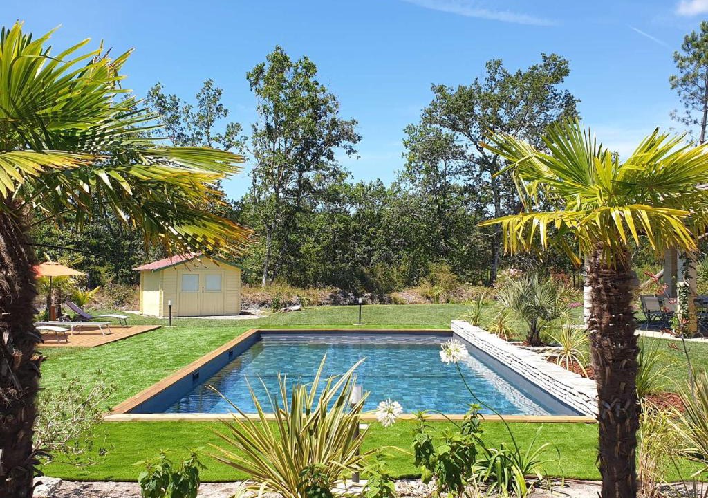 Parentis-en-Born Villa | Villa 5 étoiles : Piscine chauffée, 24 pers., proche lac Parentis-en-Born - FR-1-877-50