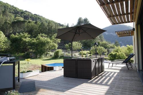 Curnier House | Villa en Campagne Provençale avec piscine