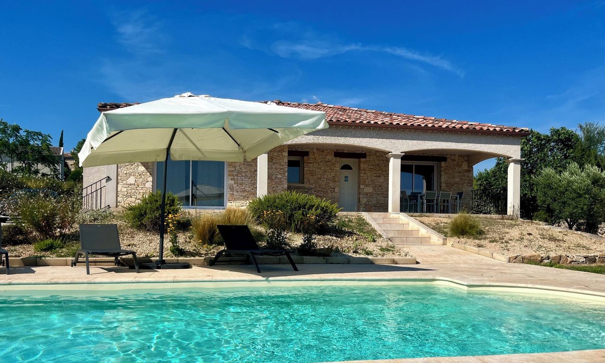 Barjac Villa | Villa Enalia, Piscine Chauffée, vue sur les Vignes et les Lavandes