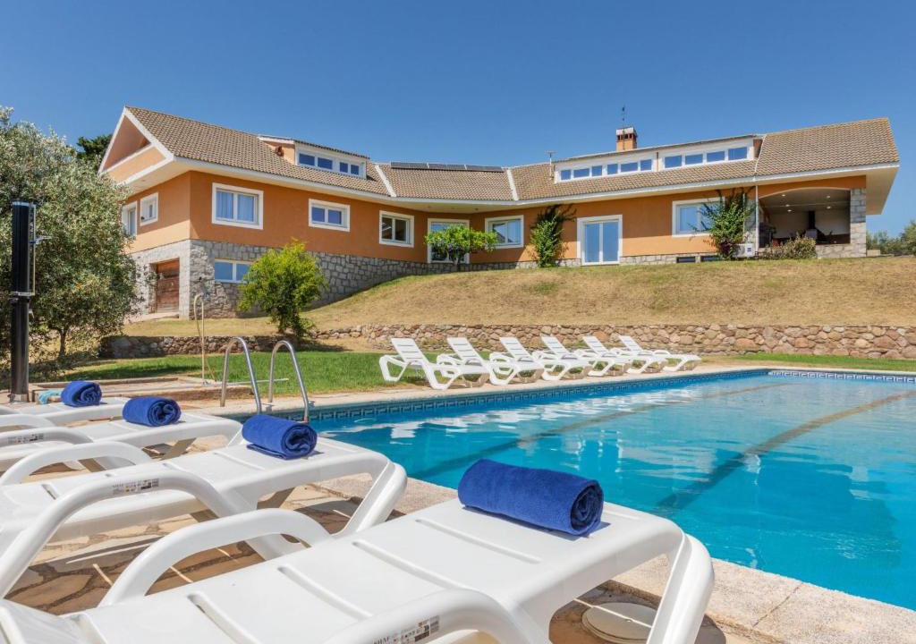 Llica d'Amunt Villa | Villa Finca el Olivar-1 by Interhome