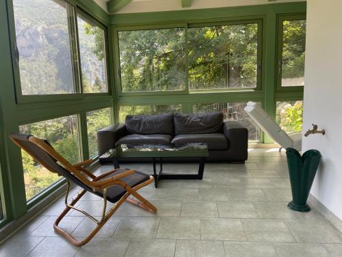Saint-Dalmas-de-Tende Villa | Villa fleurie - maison familiale, véranda et jardin