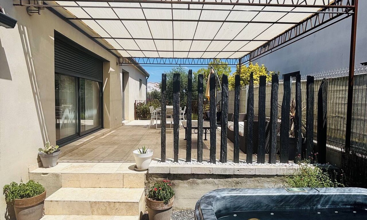 Saint-Laurent-d'Aigouze Villa | Villa with a hot tub