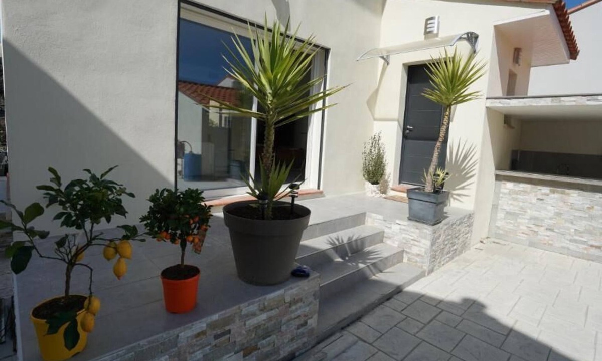 Saint-Nazaire Villa | Villa-Garden view-Private Bathroom