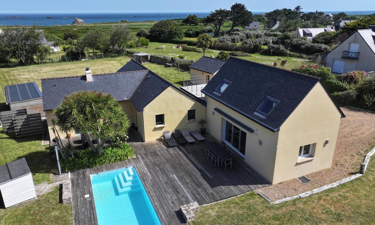 Plouguerneau Villa | Villa, heated pool, hammam, 200m from the beach, 8 people, sea view