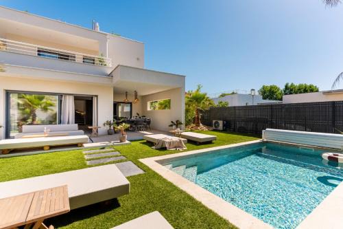 Le Grau-dʼAgde Villa | Villa Maya Rooftop beach access heated pool