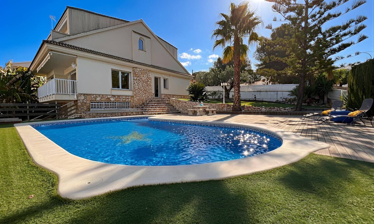 Roda de Bara Villa | Villa Palmeral: Piscina, Gran Jardin, Barbacoa, Parking