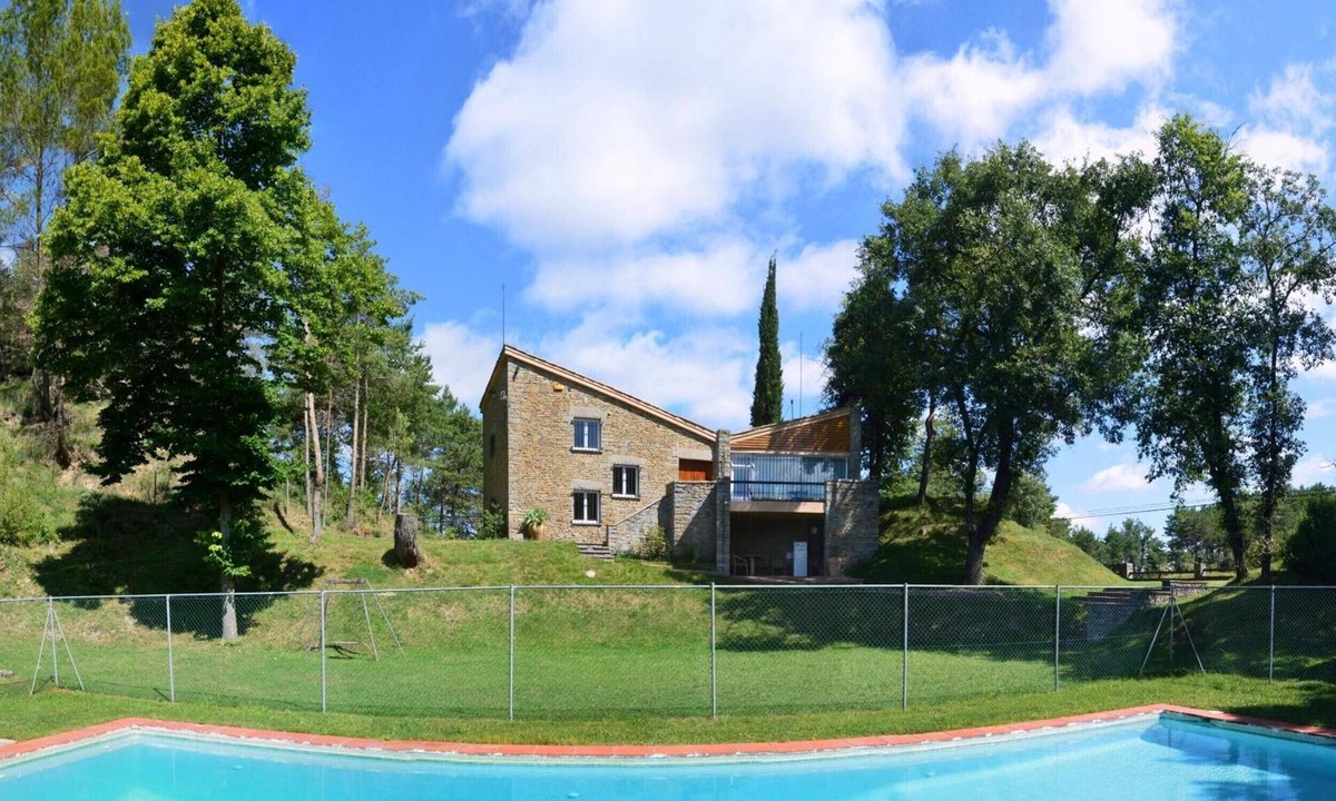 Sant Boi de Llucanes Villa | Villa 'Refugi Del Esquirol' with Mountain Views, Private Pool, and Wi-Fi
