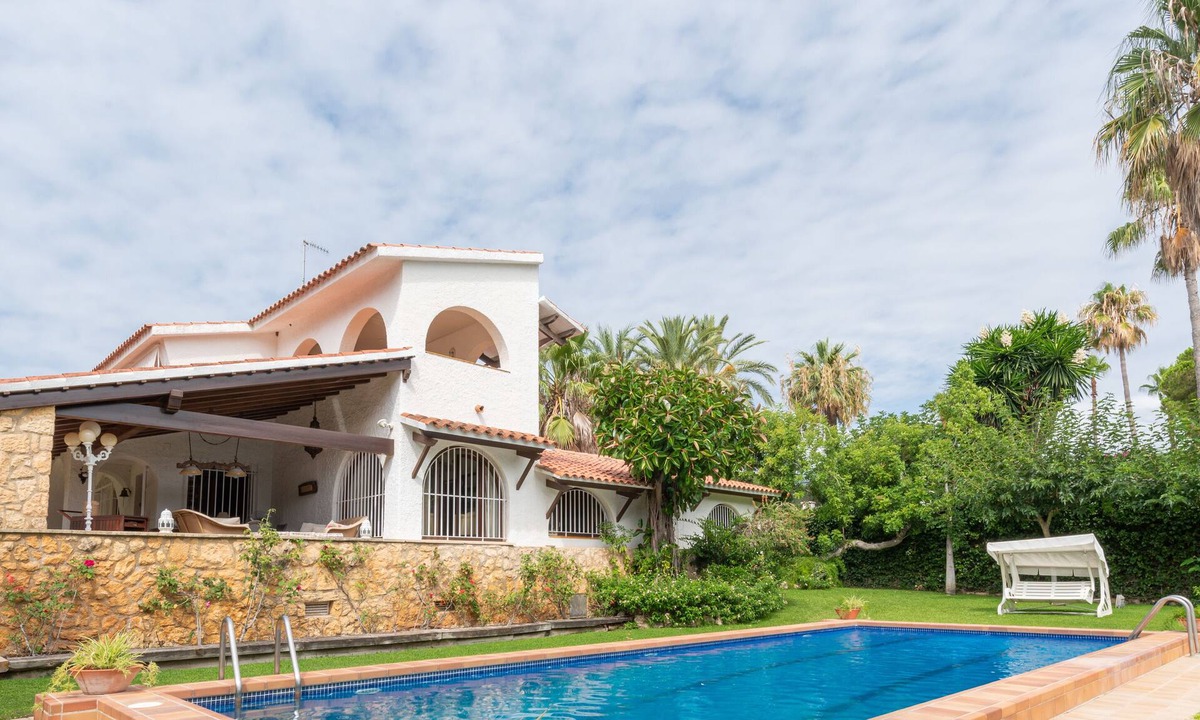 El Roc de Sant Gaieta Villa | Villa Roses R212 with large garden and private pool 600 meters from the beach