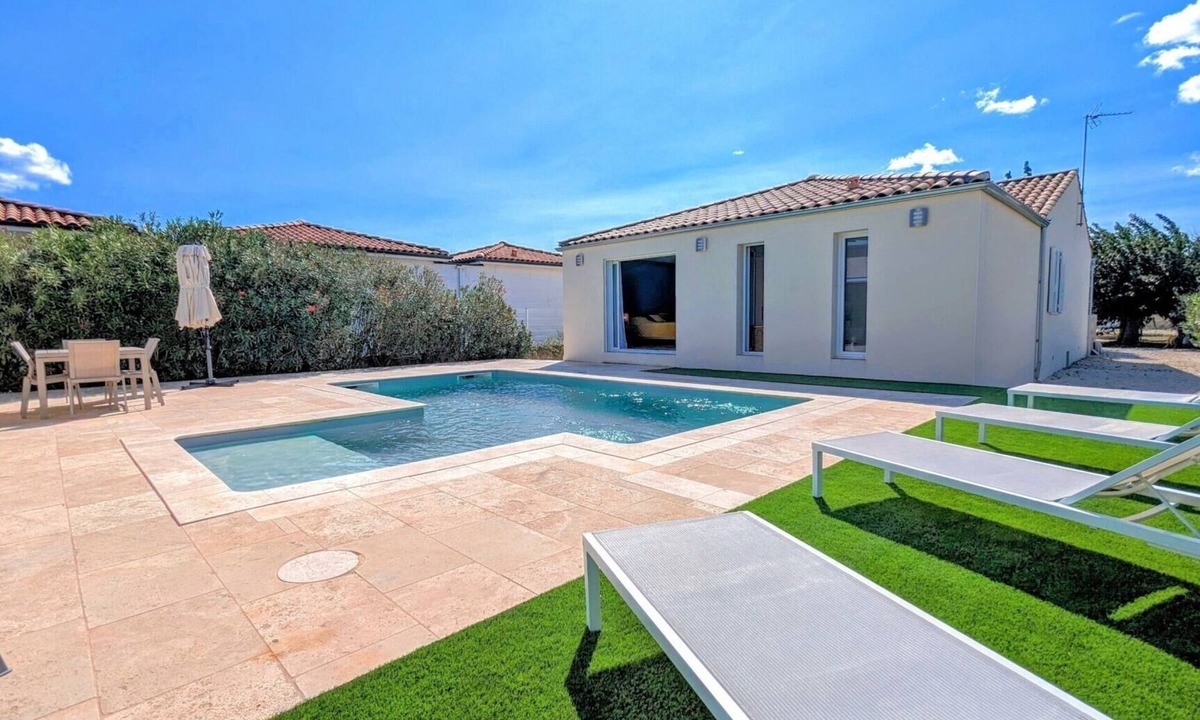Le Grau-dʼAgde Villa | VILLA T4 in Grau d'Agde with swimming pool+WIFI+Clim/Beach 170m away