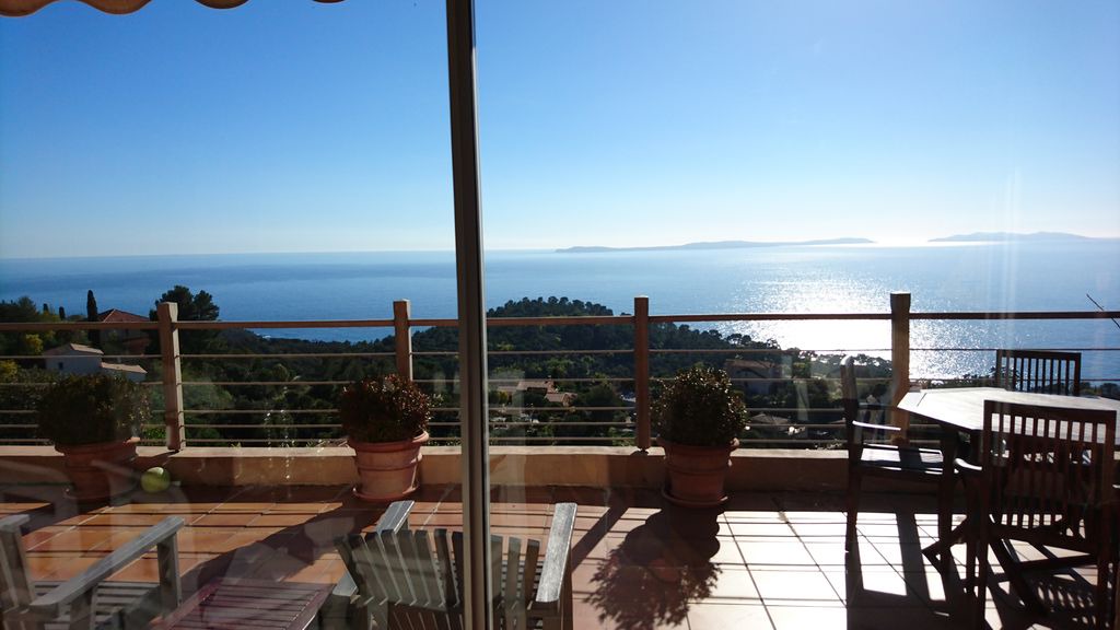 Le Rayol Villa | Villa with airconditioning and panoramic view on the Iles d'or for 6 persons max