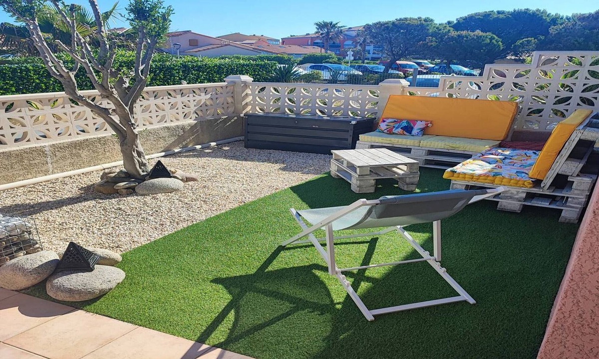 Le Barcares Villa | Villa with air conditioning near lake, 6 guests
