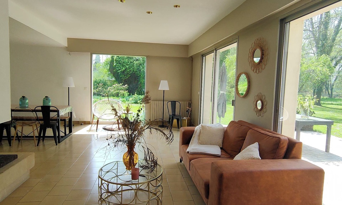 Saint-Germain-sur-Bresle House | Waterfront home with a large, enclosed garden