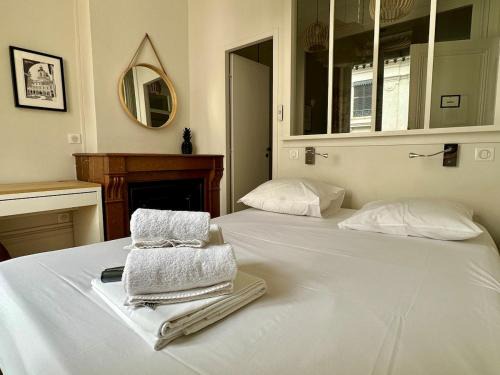 Jules Ferry - Recamier Apartment | WeHost - Bugeaud - Bel appartement typique