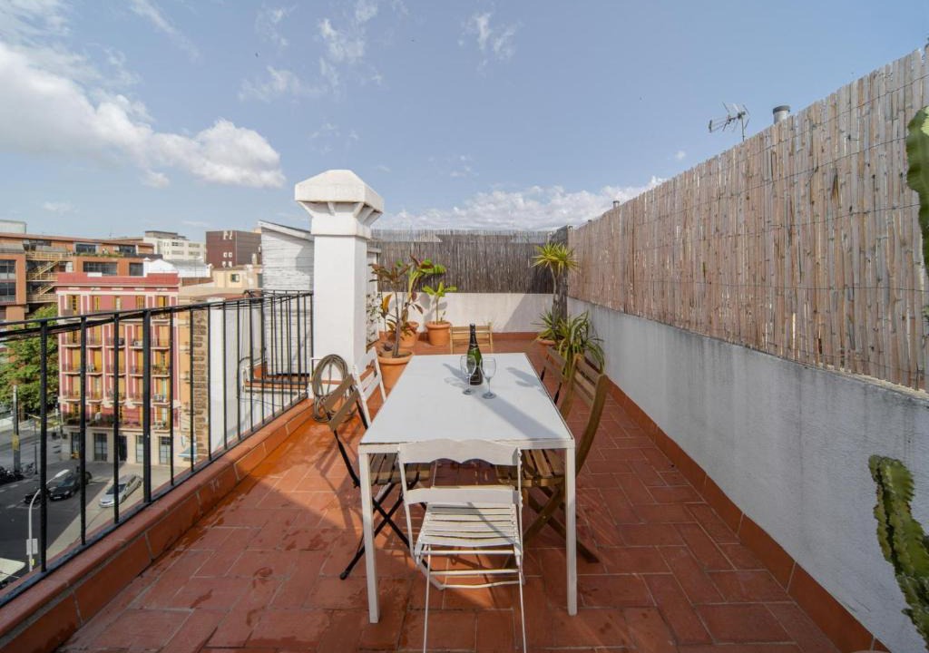 El Parc i la Llacuna del Poblenou Apartment | White penthouse