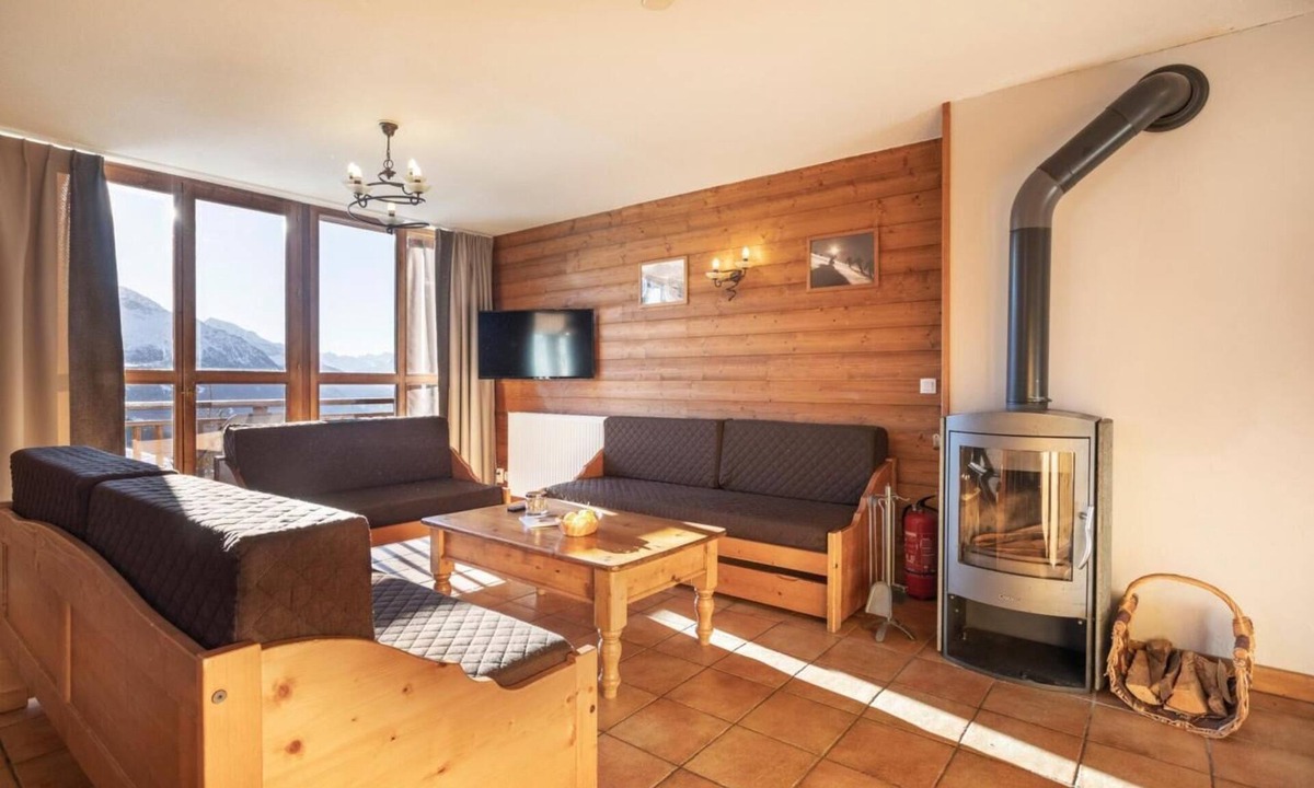 Les Eucherts Apartment | Wifi, 150m from shops, swimming pool, sauna, hammam, balcony, fireplace or stove, tv, ski locker