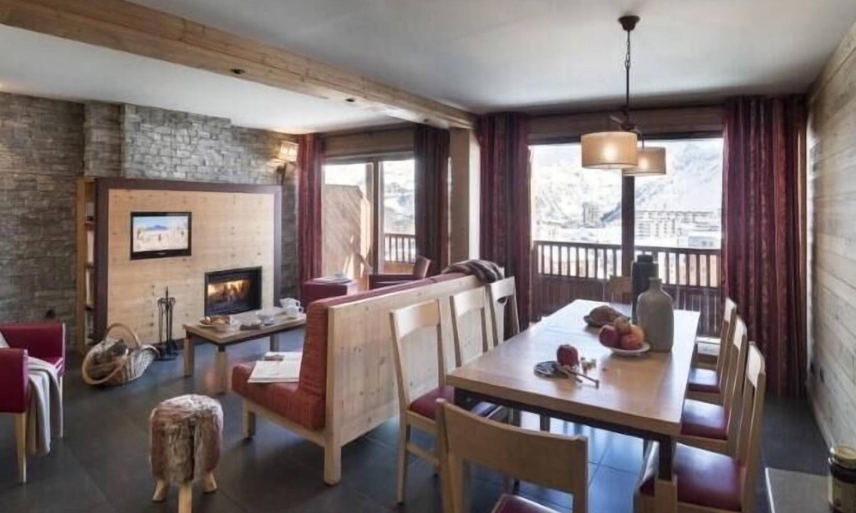 Les Almes Apartment | Wifi, 200m from resort center, balcony, fireplace or stove, tv, ski locker, 100m², Tignes