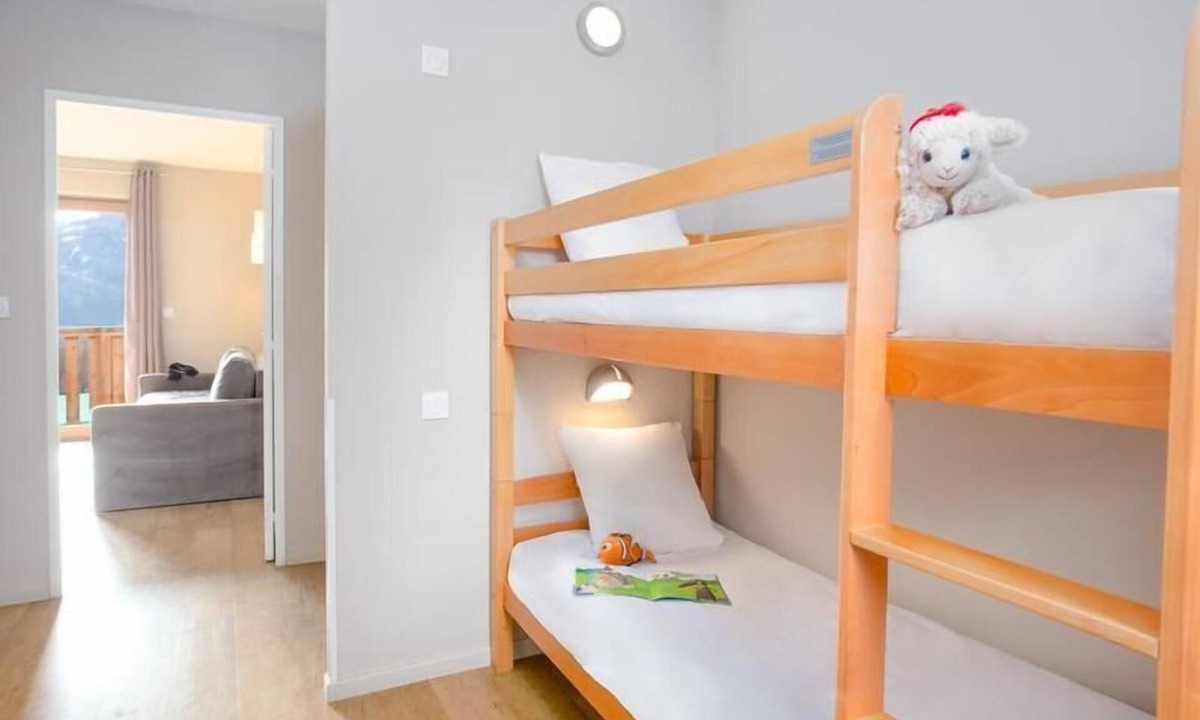 Pra Loup Apartment | Wifi, 250m from resort center, balcony, parking, tv, ski locker, 35m², Pra Loup