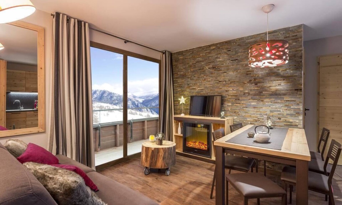 Les Boisses Apartment | Wifi, 300m from resort center, swimming pool, balcony, tv, ski locker, 75-80m², Tignes