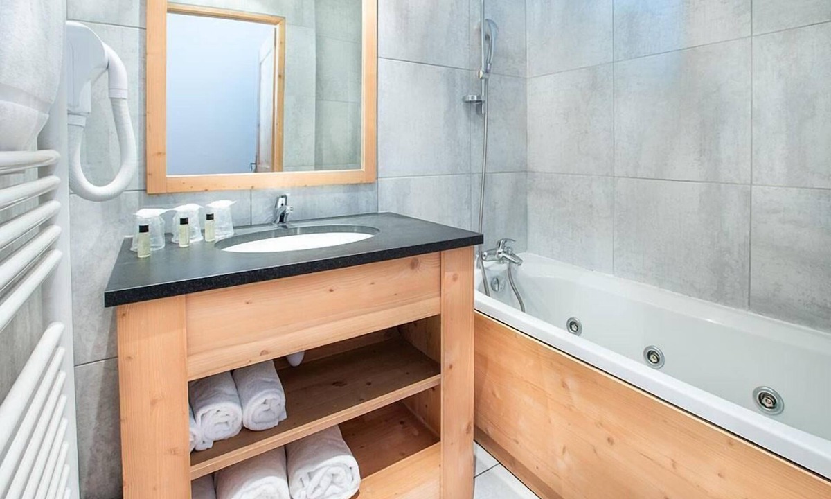 Les Almes Apartment | Wifi, 5th floor, balcony, tv, ski locker, 105m², Tignes