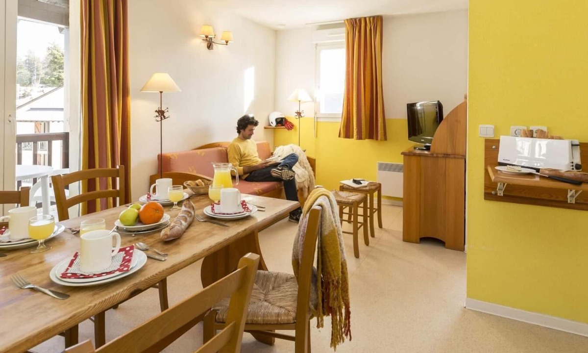 Font-Romeu-Odeillo-Via Apartment | Wifi, swimming pool, balcony, parking, tv, ski locker, 37m², Font Romeu