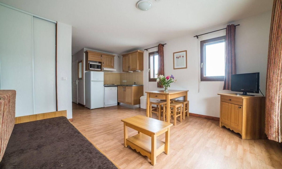 Les Bottieres Apartment | Wifi, swimming pool, terrace, balcony, parking, tv, ski locker, 28-30m², Les Bottières
