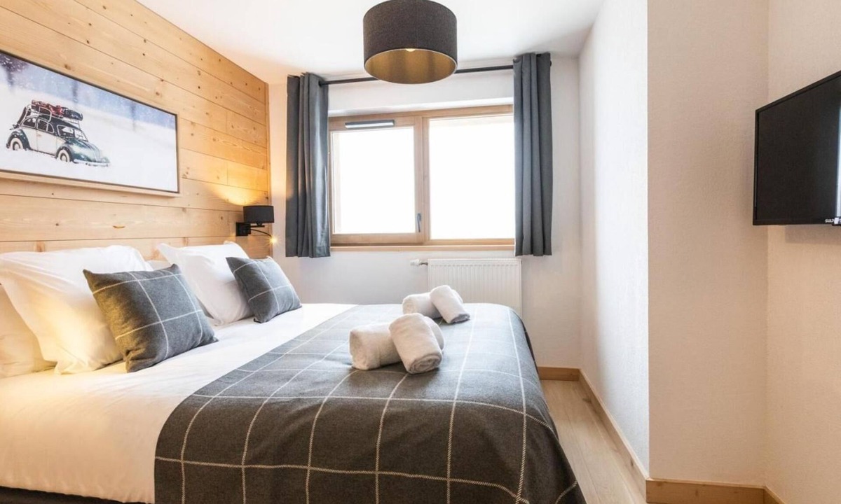 Montalbert Apartment | Wifi, view mountain, swimming pool, sauna, hammam, balcony, parking, ski locker, 62-80m², Montalbert