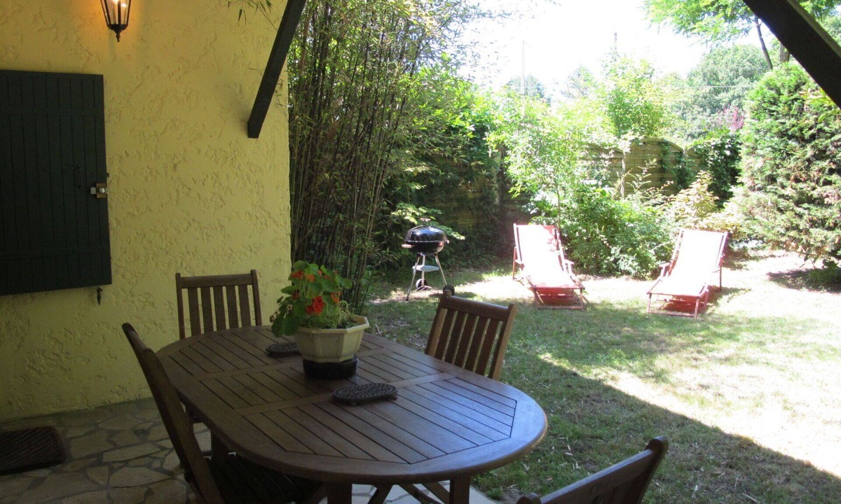 Queyrac House | Wonderful private villa for 4 guests with TV, terrace and pets allowed
