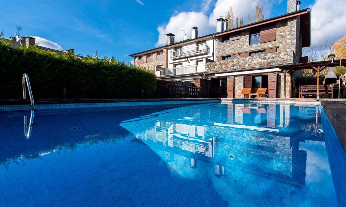 Seu de Urgell House | Wonderful villa for 14 people with private pool, WIFI, TV, terrace and pets allowed