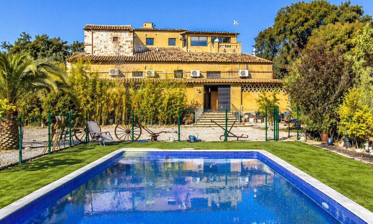 Bigues I Riells Villa | Your own private hotel 30 min to BCN for 25 guests