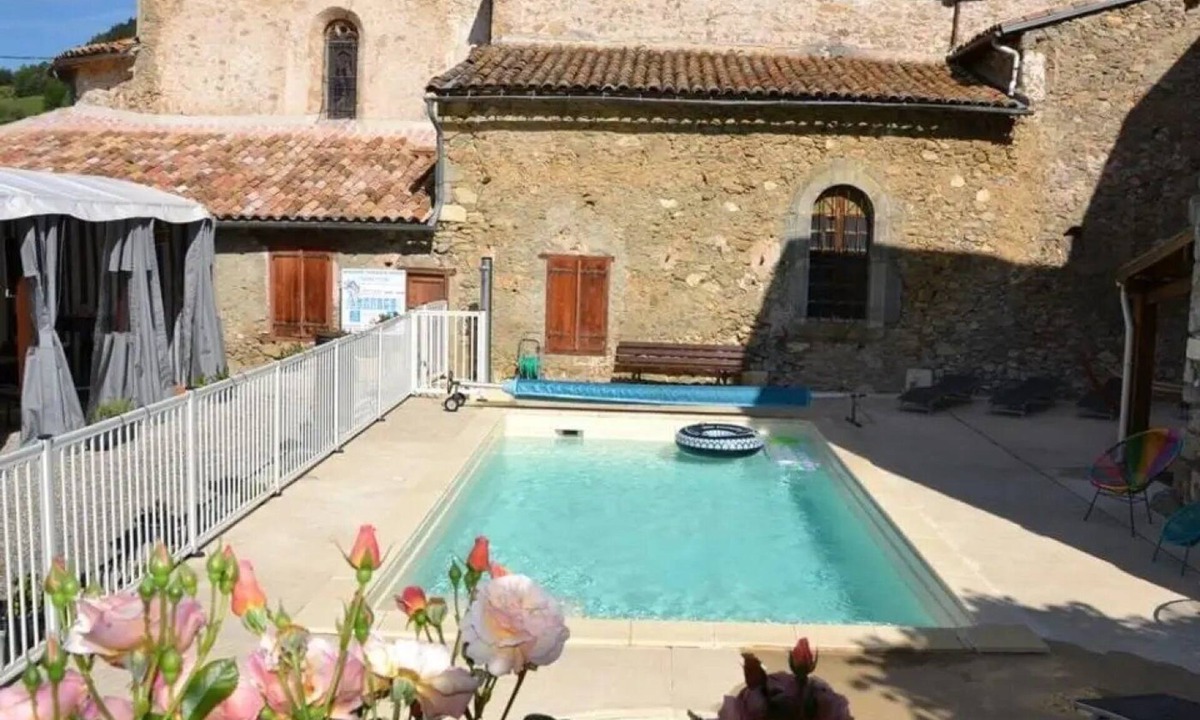 Roquefeuil Ski Chalet | ZEcamping 3 étoiles pataugeoire animaux acceptés chalet TV BBQ 28m2