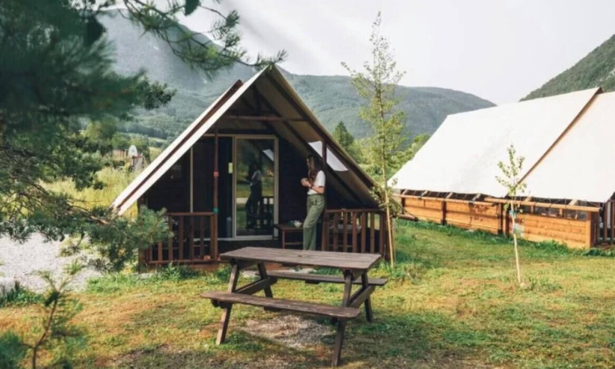 Chezery Forens Cabin | ZEcamping 3* toboggans chiens acceptés cabane 20m2 5 pers