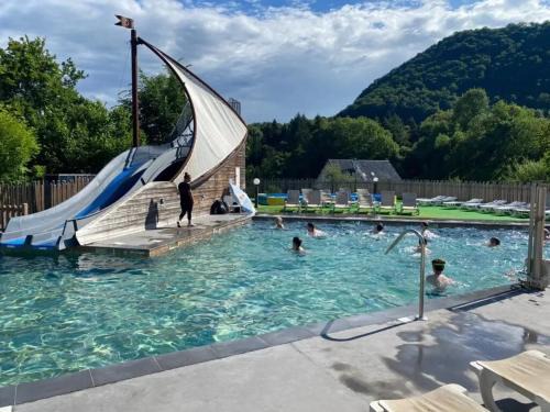 Vic-sur-Cere Other | ZEcamping 4 étoiles animaux acceptés tennis piscine couverte