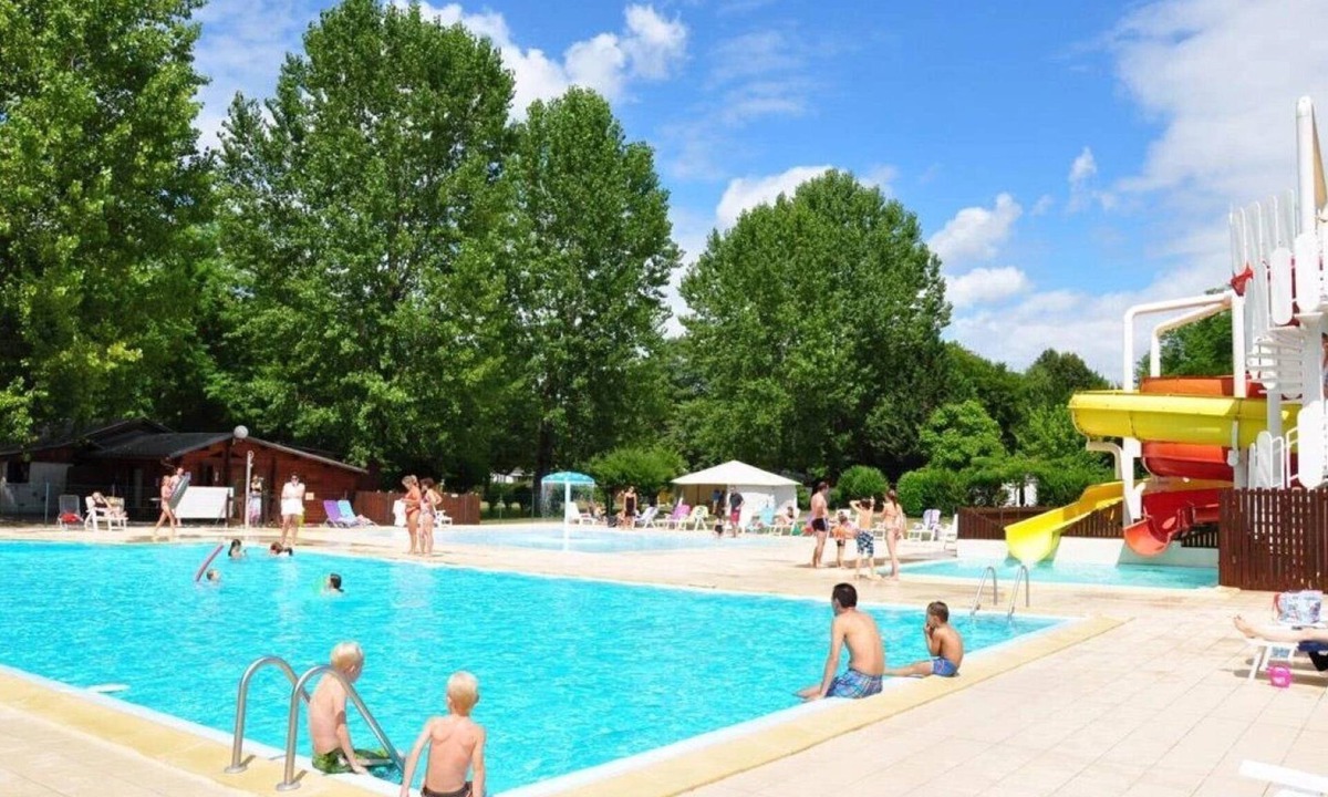 Monceaux-sur-Dordogne House | ZEcamping 4 étoiles parc aquatique et piscine chauffée mobil-home TV