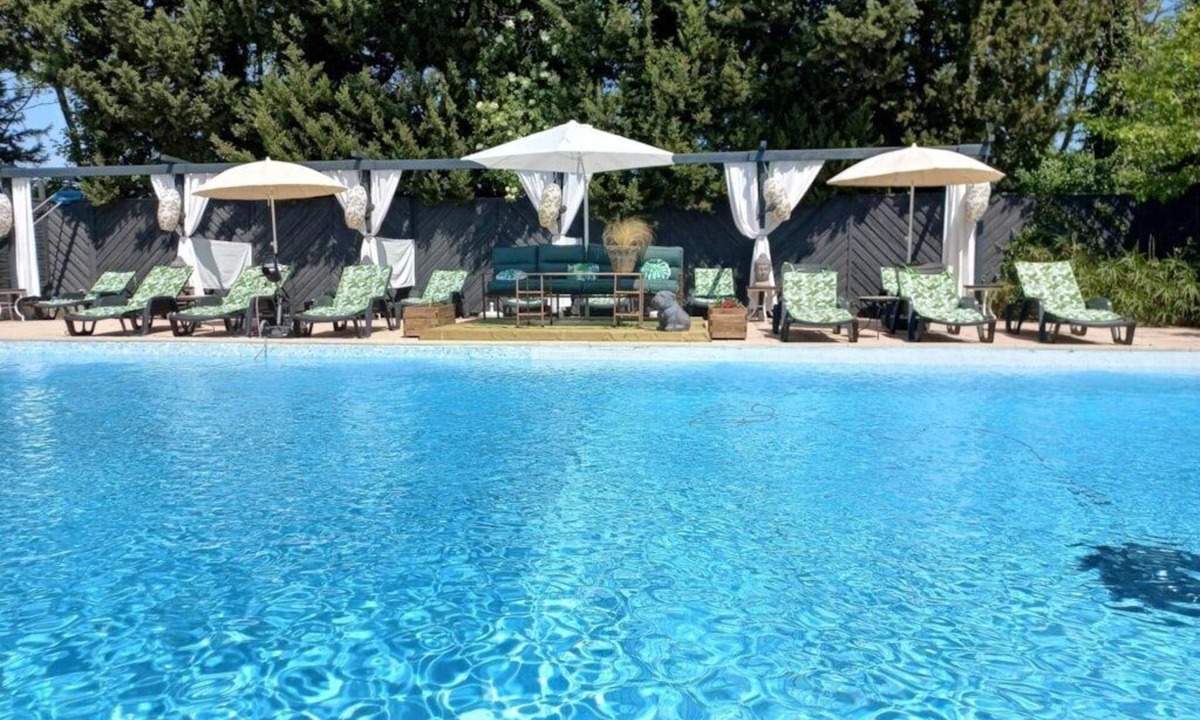 Paluds de Noves Ski Chalet | ZEcamping 4 étoiles pet friendly piscine et pétanque au cœur des Alpilles