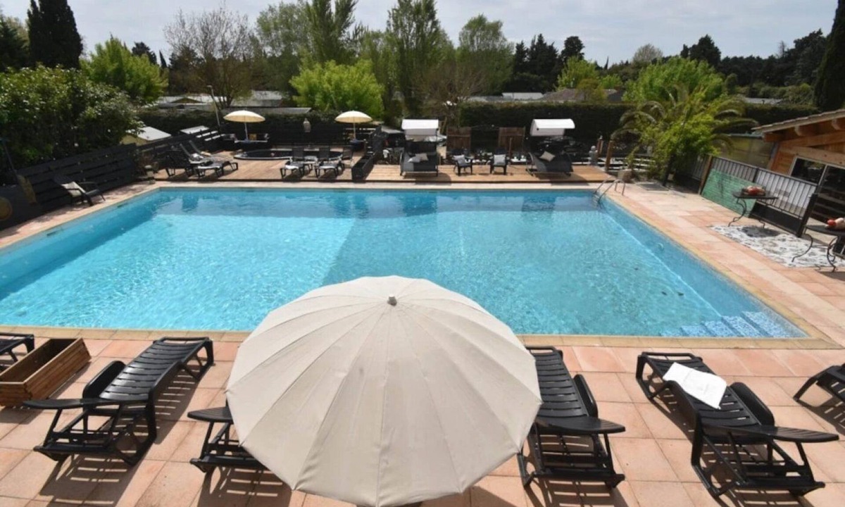Paluds de Noves Ski Chalet | ZEcamping 4 étoiles piscine animaux acceptés jacuzzi chalet TV LV clim 32m2