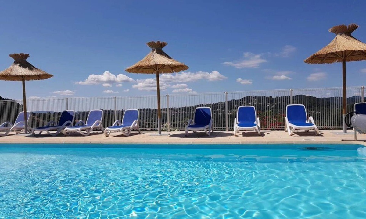 Ucel Ski Chalet | ZEcamping 4 étoiles piscine chauffée locatif TV clim 27m2