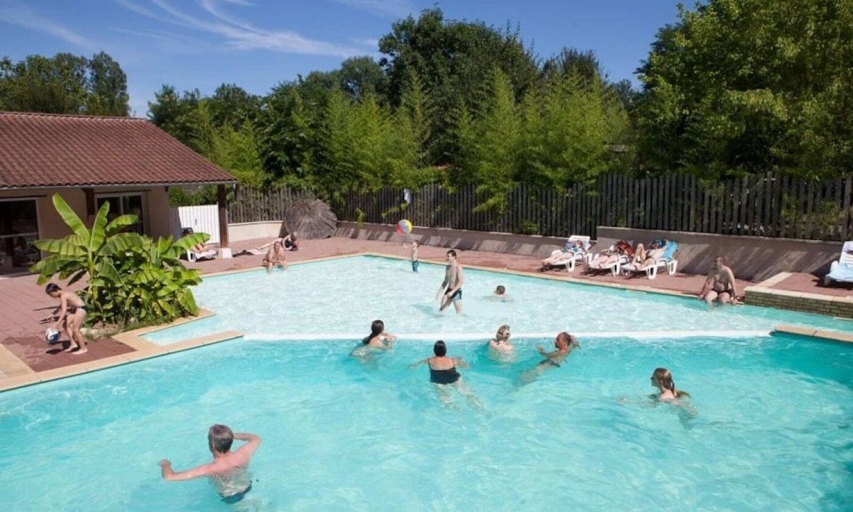 Carennac House | ZEcamping 4* animé pataugeoire locatif TV 45m2 6 pers
