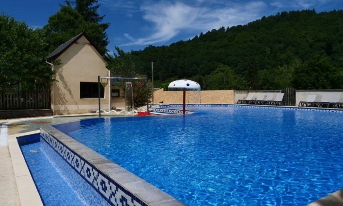 Monceaux-sur-Dordogne House | ZEcamping 4* animé piscine couverte cottage TV 29m2 4 pers