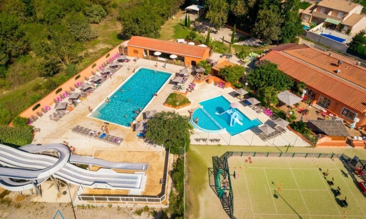 Canet-en-Roussillon House | ZEcamping 4 étoiles espace aquatique tente TV LV BBQ 35m2