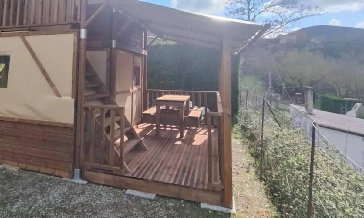 Saint-Rome-de-Tarn Cabin | ZEcamping 4* familial piscine locatif BBQ 12m2 4 pers