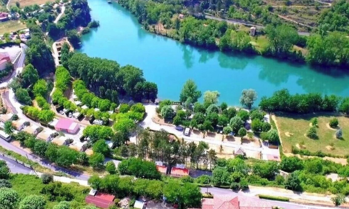Saint-Rome-de-Tarn House | ZEcamping 4 étoiles animé piscine dog friendly locatif BBQ 16m2 4 pers