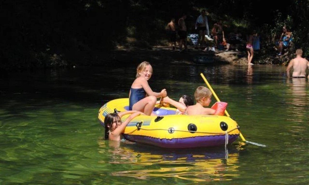 Rochegude Ski Chalet | ZEcamping 4* piscine chauffée chiens acceptés animations chalet clim