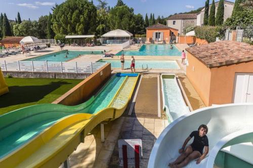 Saint-Maurice-dʼArdeche Other | ZEcamping 4 club enfant terrain multisports parc aquatique