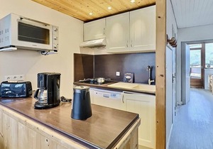 100m from resort center, 2nd floor, balcony, tv, ski locker, 65m², Tignes